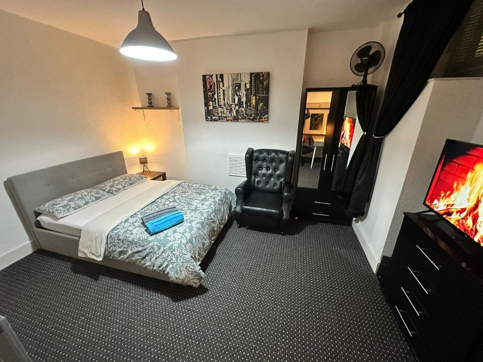 Whitechapel Station Rooms R1 Londres Exterior foto
